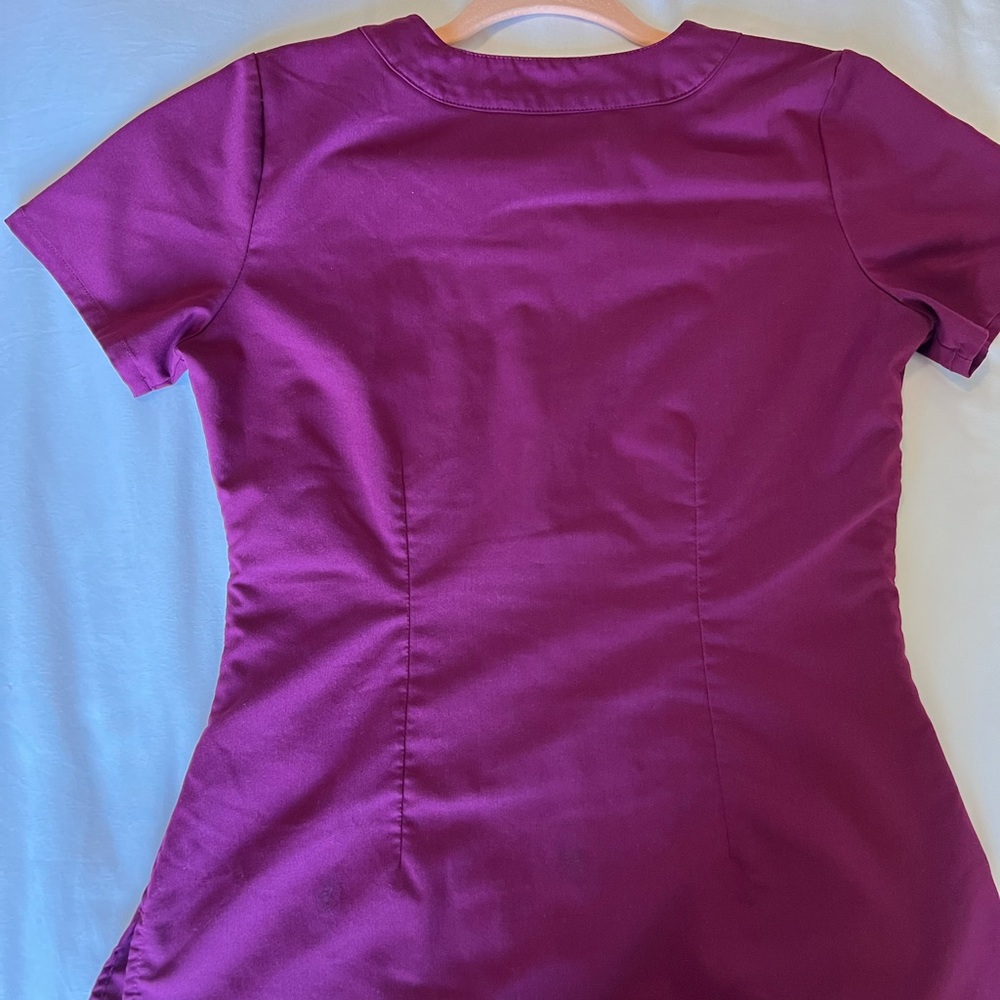 Scrub sets - Picture 3 of 16